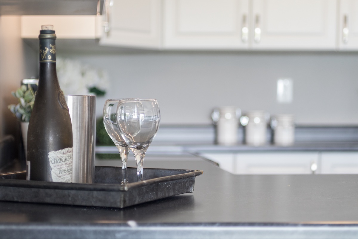 What Colour Splashback Goes With a Grey Kitchen?